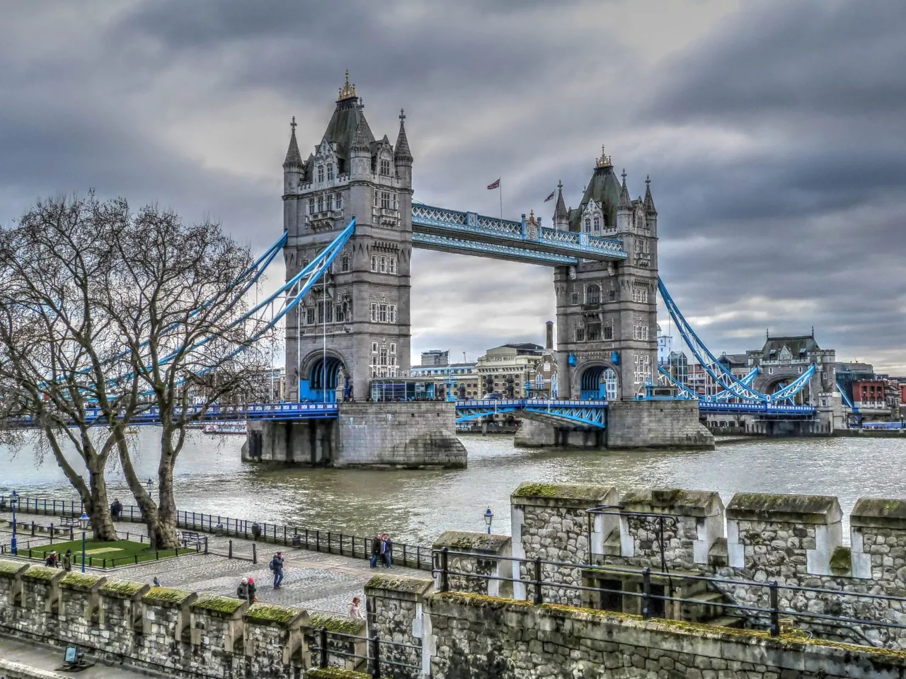 London bridge grey skies 
